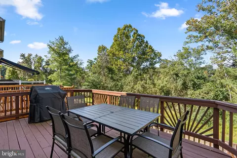 Exterior - 6108 Pine Crest Ln, Frederick, MD 21701 photo 4 of 7