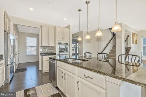 1108 Lakin Dr, Frederick, MD 21702 photo 6