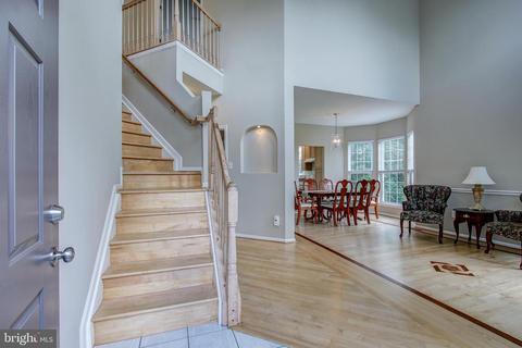 802 Apache Ct, Frederick, MD 21701 photo 2
