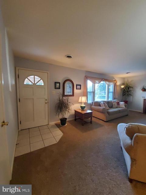 928 Shawnee Dr, Frederick, MD 21701 photo 2