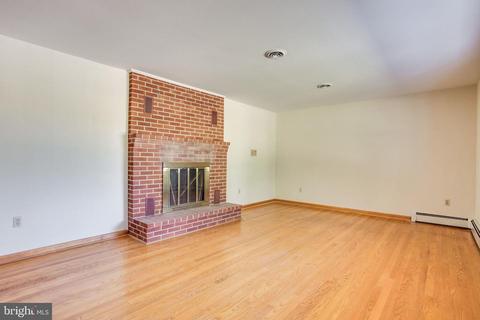 204 Baughmans Ln, Frederick, MD 21702 photo 4