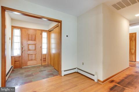 204 Baughmans Ln, Frederick, MD 21702 photo 3