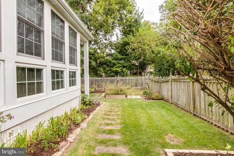 218 Thames Dr, Frederick, MD 21702 photo 4