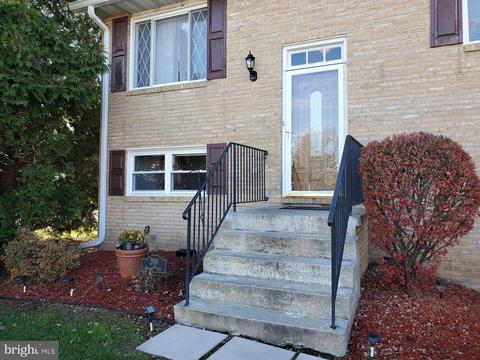 200 Spruce Ct, Frederick, MD 21701 photo 2