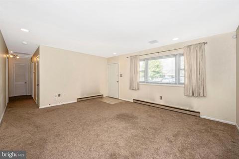 808 Young Pl, Frederick, MD 21702 photo 5