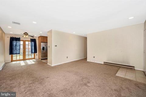 808 Young Pl, Frederick, MD 21702 photo 4