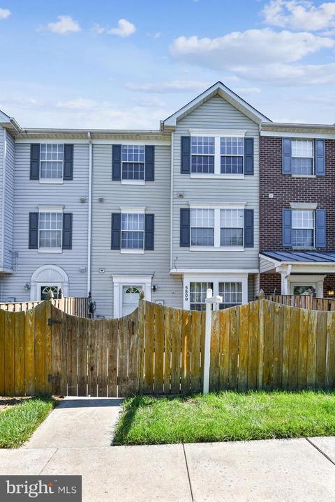 5809 Duke Ct, Frederick, MD 21703 photo 1