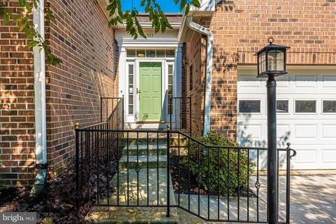 811 Geronimo Dr, Frederick, MD 21701 photo 2