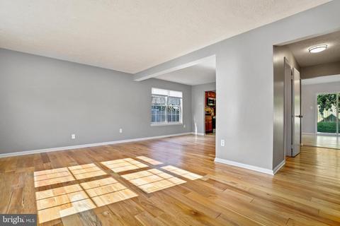 211 Thames Dr, Frederick, MD 21702 photo 3