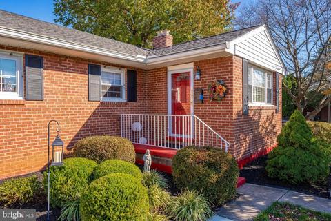800 Young Pl, Frederick, MD 21702 photo 2