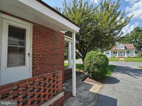 408 Lee Pl, Frederick, MD 21702 photo 4