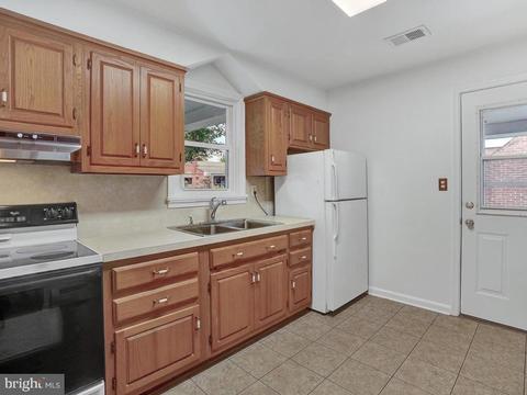 408 Lee Pl, Frederick, MD 21702 photo 5