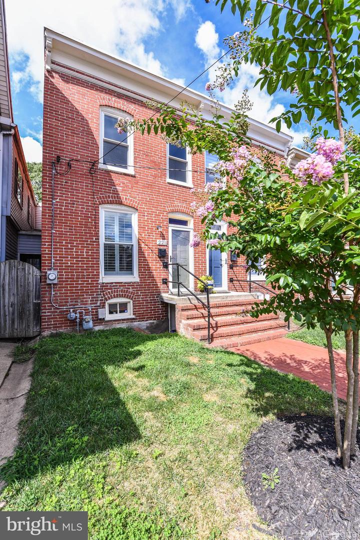221 E 6th St, Frederick, MD 21701 photo 1