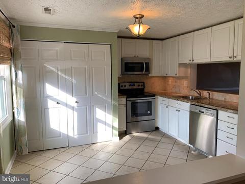 6712 Fallow Hill Ct, Frederick, MD 21703 photo 2