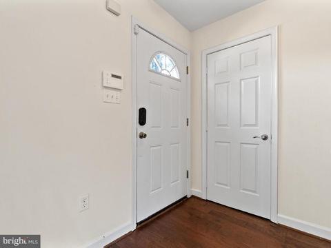 6326 Towncrest Ct, Frederick, MD 21703 photo 2