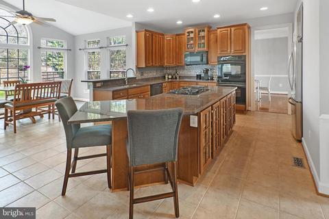 9104 Hendry Ter, Frederick, MD 21704 photo 2