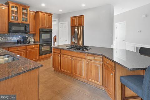 9104 Hendry Ter, Frederick, MD 21704 photo 3