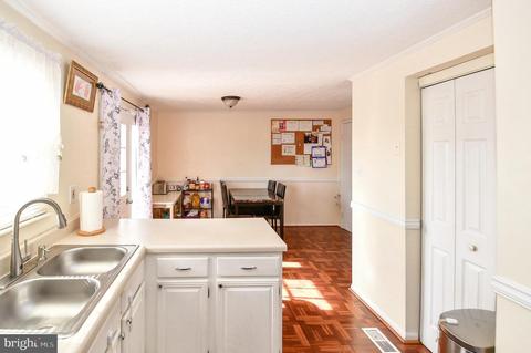 1796 Springfield Ln, Frederick, MD 21702 photo 4