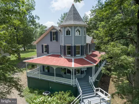 106 H St, Mountain Lake Park, MD 21550