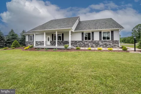 15 College Heights Ct, Mc Henry, MD 21541