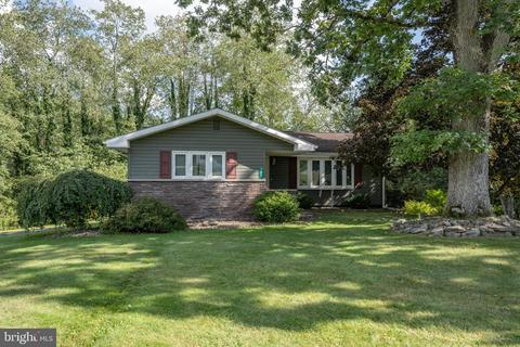 301 Oak St, Mountain Lake Park, MD 21550