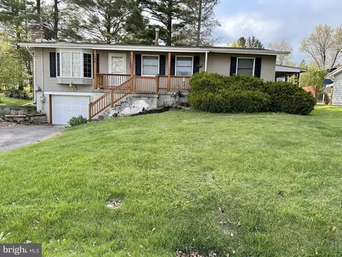 139 S Oakhall Dr, Oakland, MD 21550