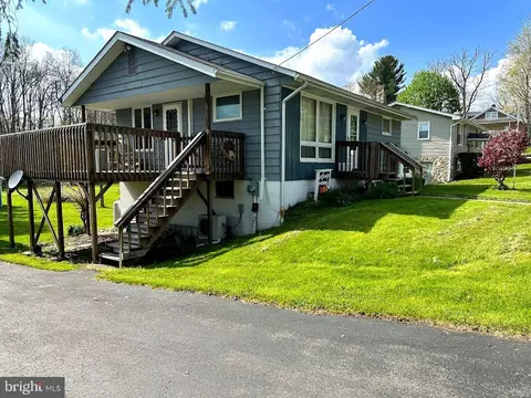 204 D St, Oakland, MD 21550