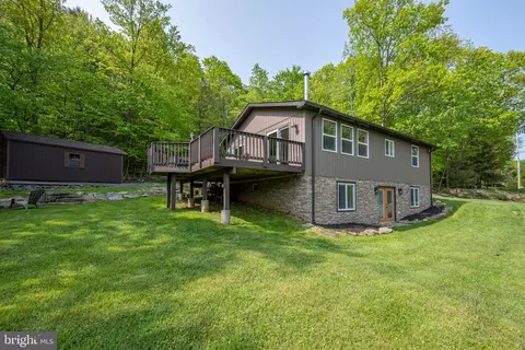 220 Santa Fe Trl, Oakland, MD 21550
