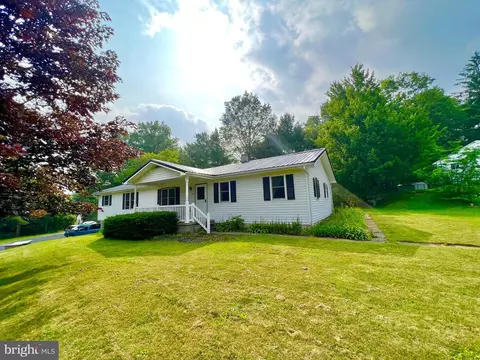 212 Oak St, Oakland, MD 21550