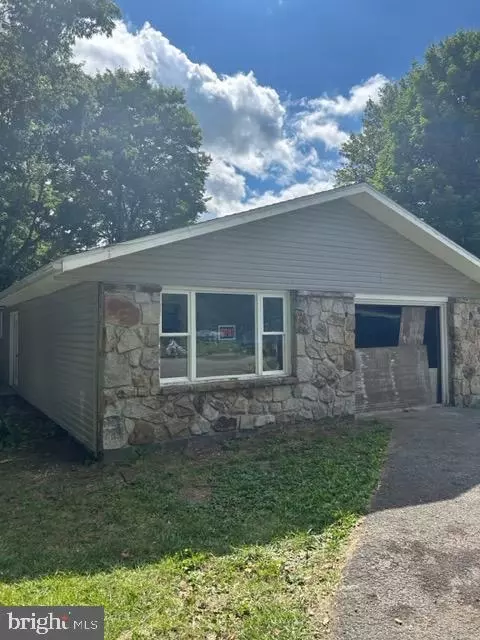 102 Powles Dr, Oakland, MD 21550