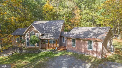 697 Mountainview Dr, Oakland, MD 21550