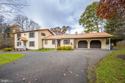 2078 Sanders Ln, Oakland, MD 21550