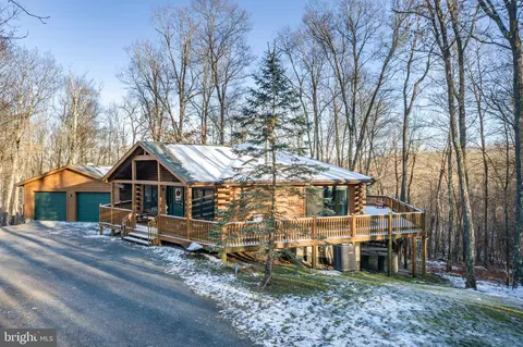 870 Hunters Ridge Dr, Oakland, MD 21550