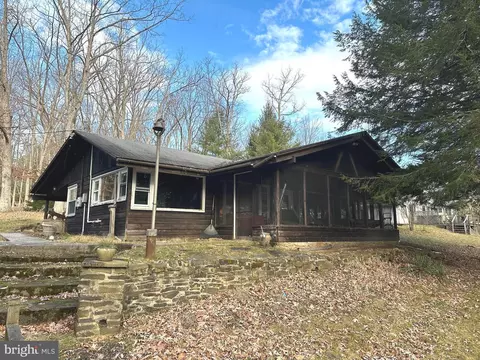 378 Lower Penn Point Dr, Oakland, MD 21550