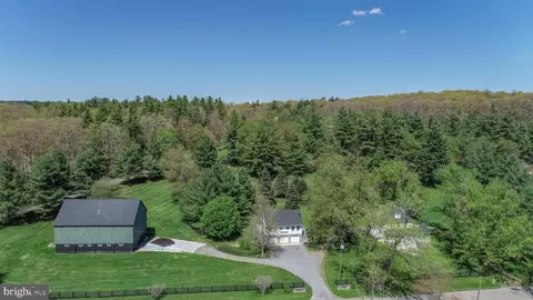 93 Penn Point Rd, Oakland, MD 21550