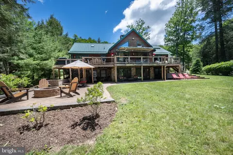 427 Lake Shore Dr, Oakland, MD 21550