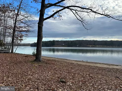 396 Lower Penn Point Dr, Oakland, MD 21550
