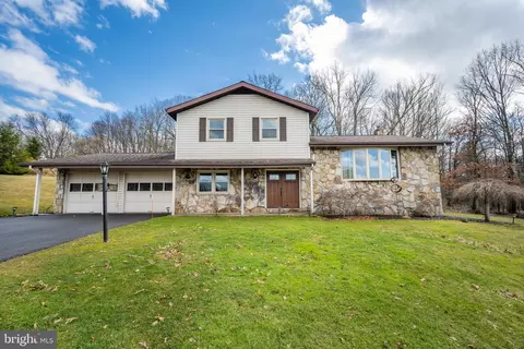10 Sunset Dr, Oakland, MD 21550