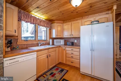 Kitchen - 2316 Marsh Hill Rd, Mc Henry, MD 21541 photo 4 of 6