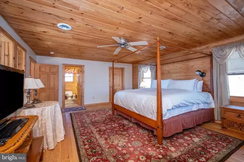 Bedroom - 2316 Marsh Hill Rd, Mc Henry, MD 21541 photo 2 of 11