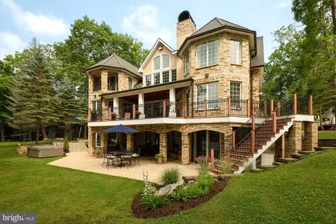 2276 Paradise Point Rd, Oakland, MD 21550