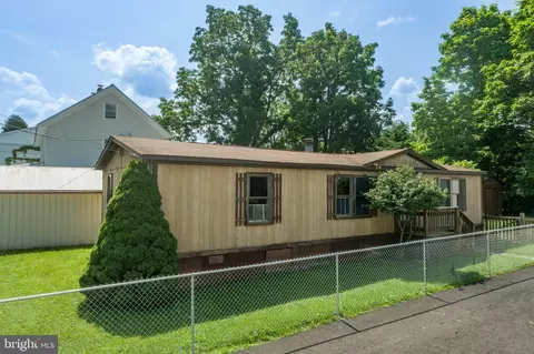 145 Walnut St, Friendsville, MD 21531
