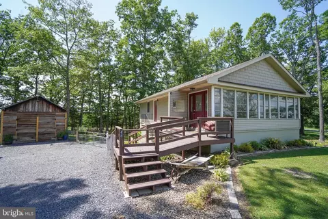 48 Spring Ln, Oakland, MD 21550