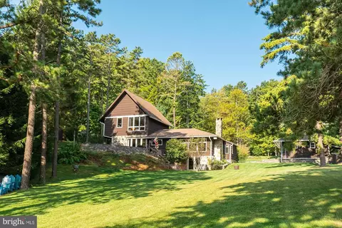 22 Duck Cove Rd, Oakland, MD 21550