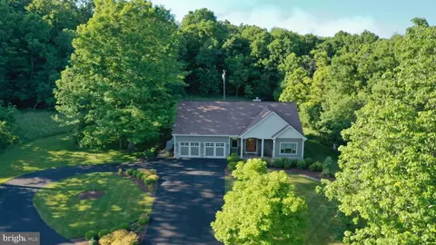 946 Legeer Rd, Grantsville, MD 21536