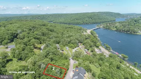 2 Overlook Ridge Dr, Oakland, MD 21550