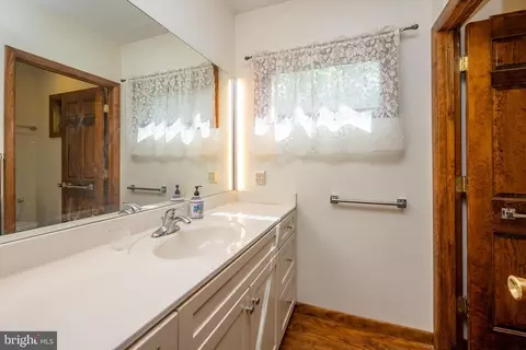 Bath - 1061 Crows Point Rd, Swanton, MD 21561 photo 3 of 7