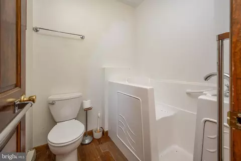 Bath - 1061 Crows Point Rd, Swanton, MD 21561 photo 4 of 7