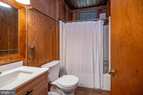 Bath - 1061 Crows Point Rd, Swanton, MD 21561 photo 1 of 7