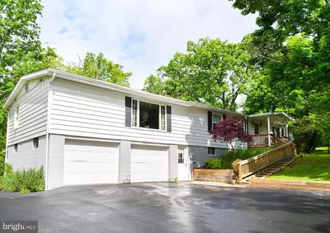 700 N St, Mountain Lake Park, MD 21550